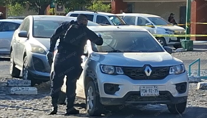 Hallan a dos hombres sin vida dentro de vehículo en Plaza Caracol; se presume que podrían ser los repartidores desaparecidos