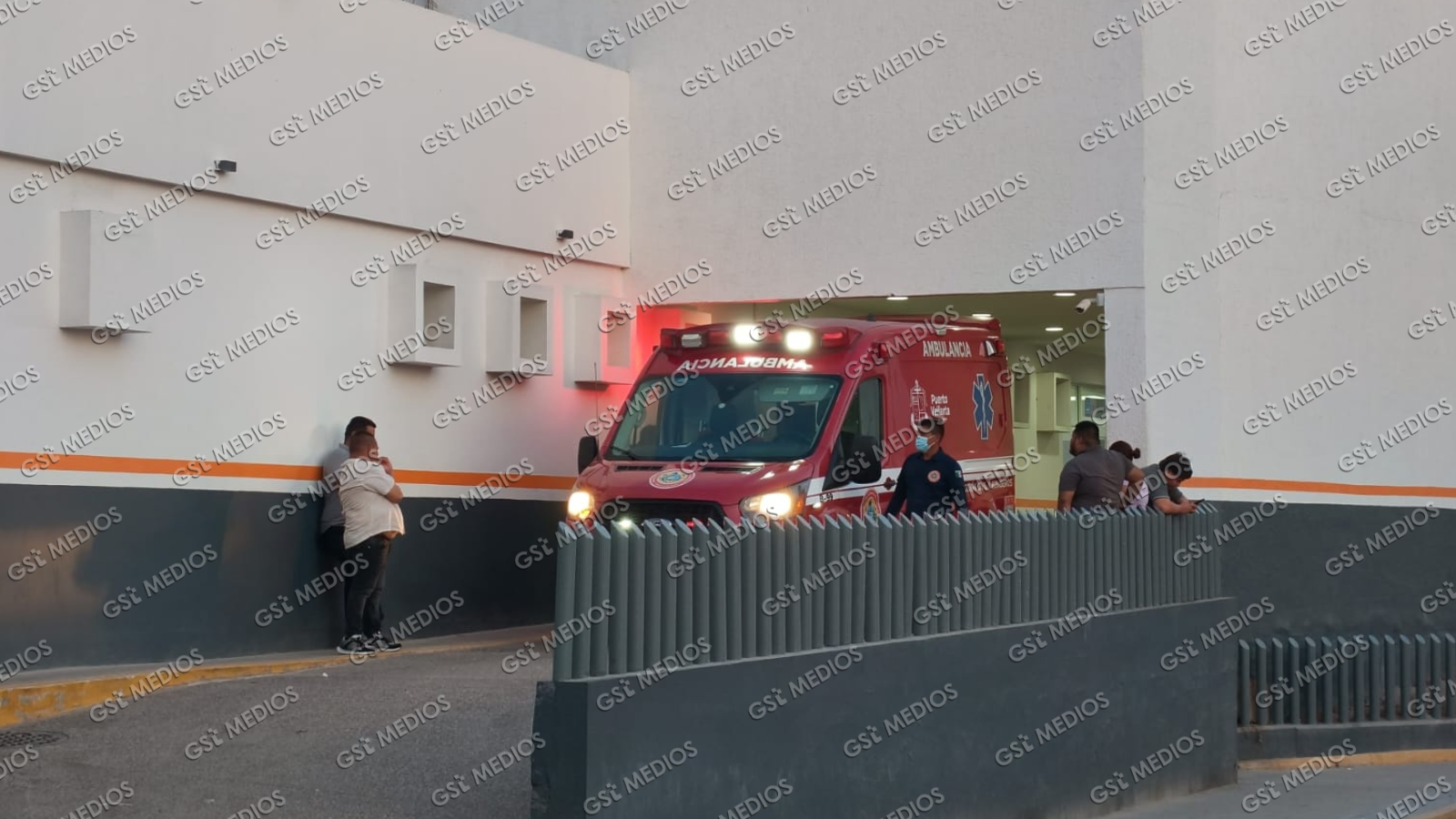 Hombre muere tras presuntamente dispararse en la cabeza en Joyas del Pedregal