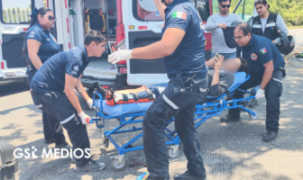 Motociclista con fractura expuesta tras choque con taxi en Vallarta