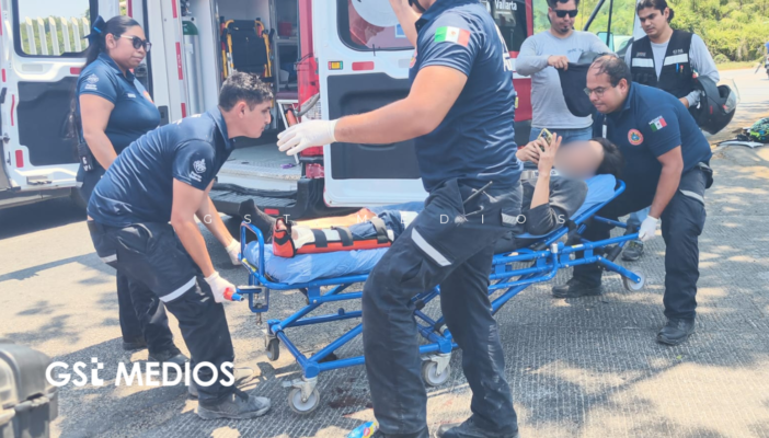Motociclista con fractura expuesta tras choque con taxi en Vallarta