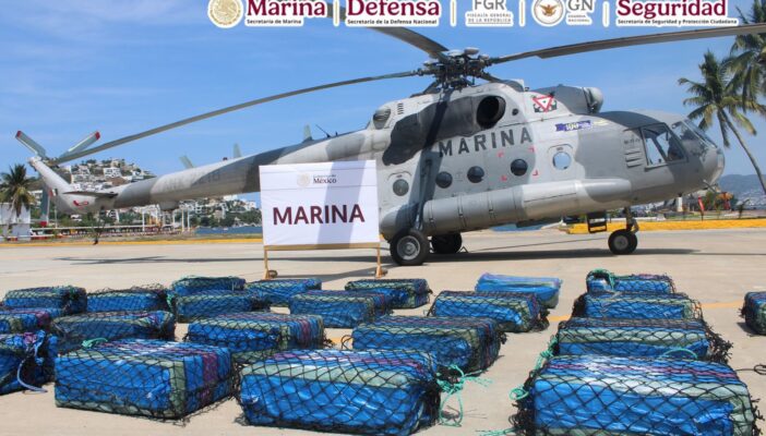 Semar asegura  26 bultos con presunta cocaína frente a las costas de Guerrero