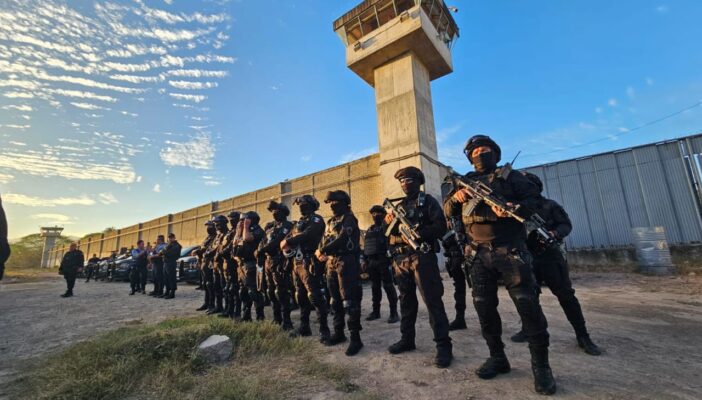 Trasladan reos conflictivos de Ceinjure Costa Norte a Puente Grande