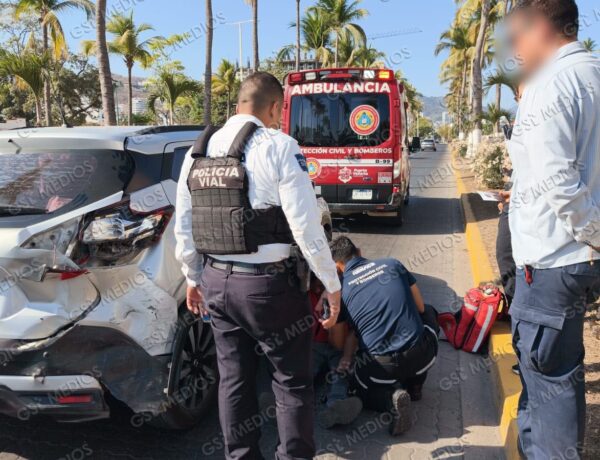 Choque en la Medina Ascencio deja a conductor inconsciente por susto del impacto