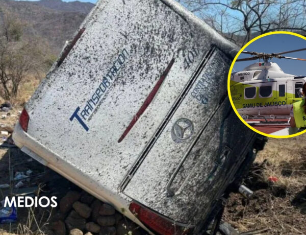 SAMU Jalisco mantiene atención a lesionados tras volcadura en carretera a Nayarit