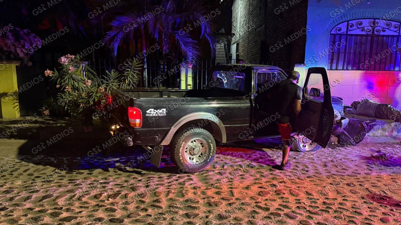 Choque de camioneta deja personas lesionadas durante la madrugada