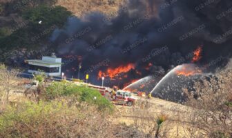Fuerte incendio en basurero municipal de Puerto Vallarta provoca suspensión de clases