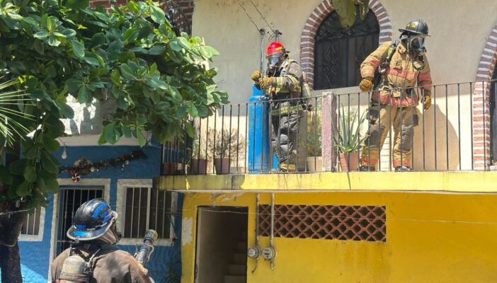 Atienden fuga de gas en vivienda de la colonia López Mateos