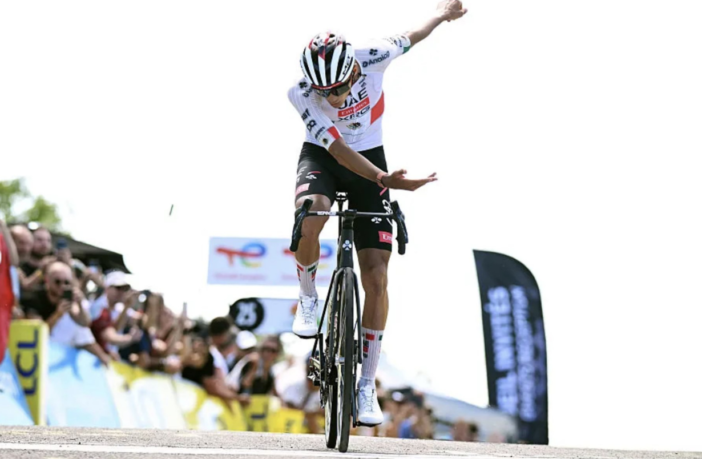 Isaac del Toro gana en el Grand Colombier y mantiene vivo su sueño del maillot amarillo