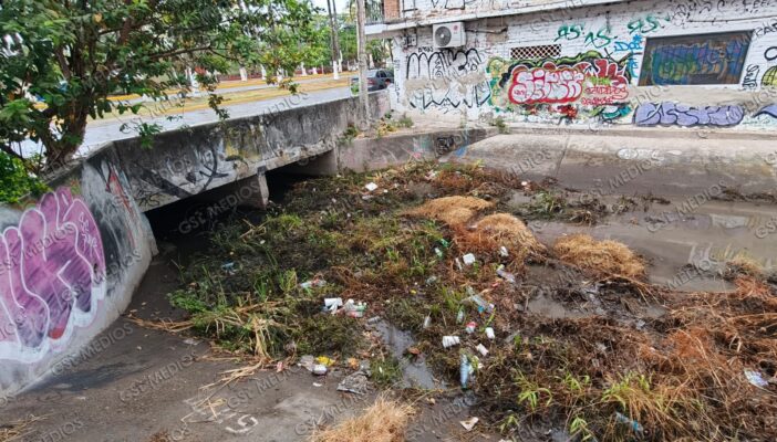 Urge desazolve de canales en Puerto Vallarta ante riesgo de inundaciones