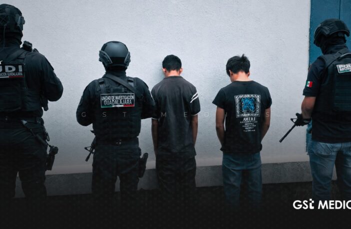 Detienen a dos adolescentes por robo con violencia a tienda de abarrotes en Guadalajara