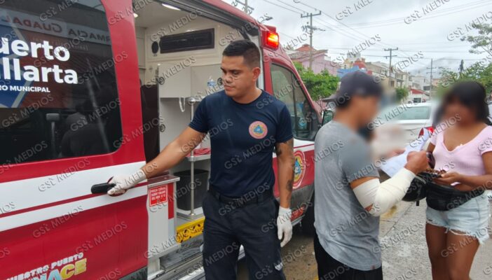 Joven resulta lesionado de un brazo tras altercado vial en la avenida Francisco Villa