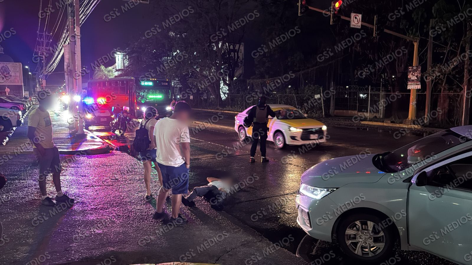 Motociclista resulta lesionado tras choque frente a Soriana Pitillal en Puerto Vallarta