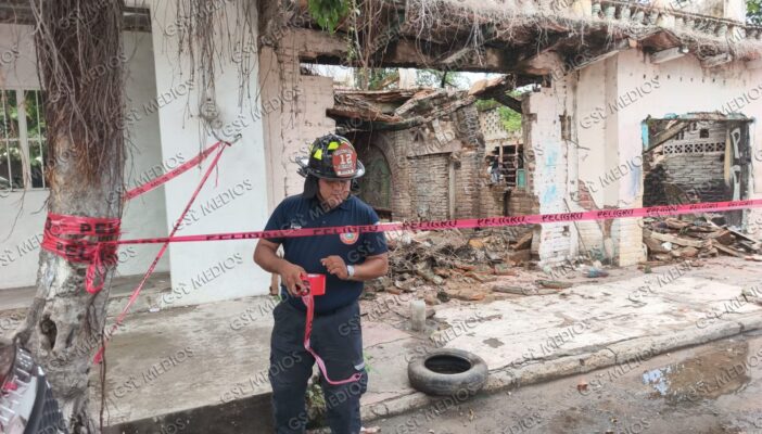 Colapso de vivienda abandonada moviliza a cuerpos de emergencia; no se reportan lesionados