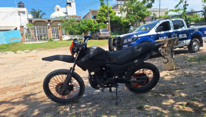 Aseguran motocicleta con reporte de robo en la colonia El Coapinole