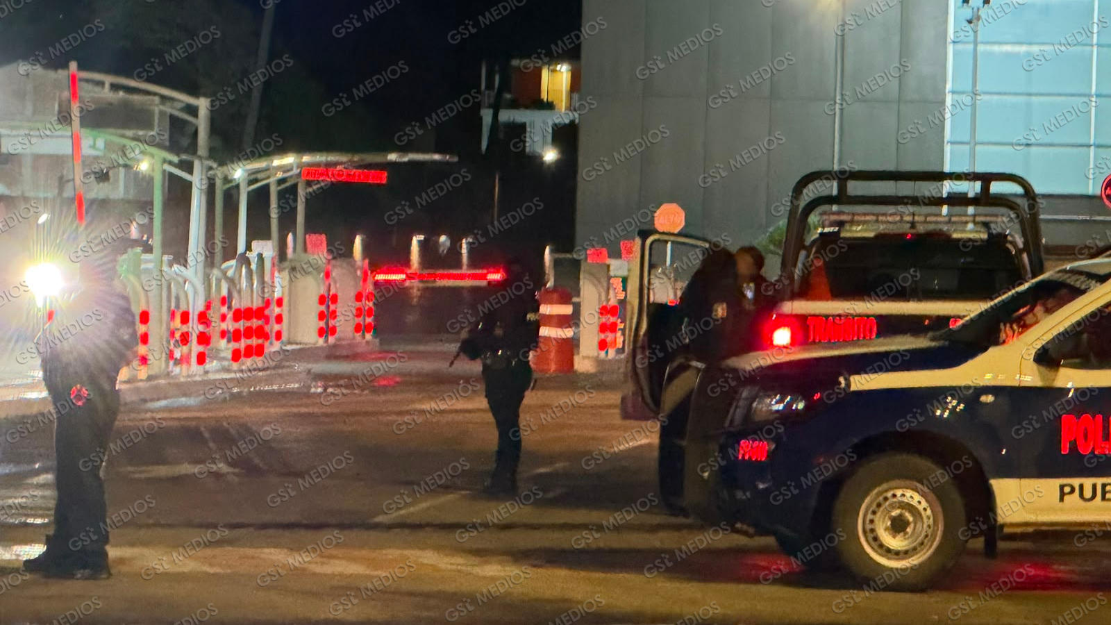 Falso reporte de robo a mano armada moviliza a la policía en Galerías Vallarta