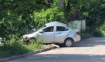 Muere conductor tras impactar contra muro de contención en Av. Federación