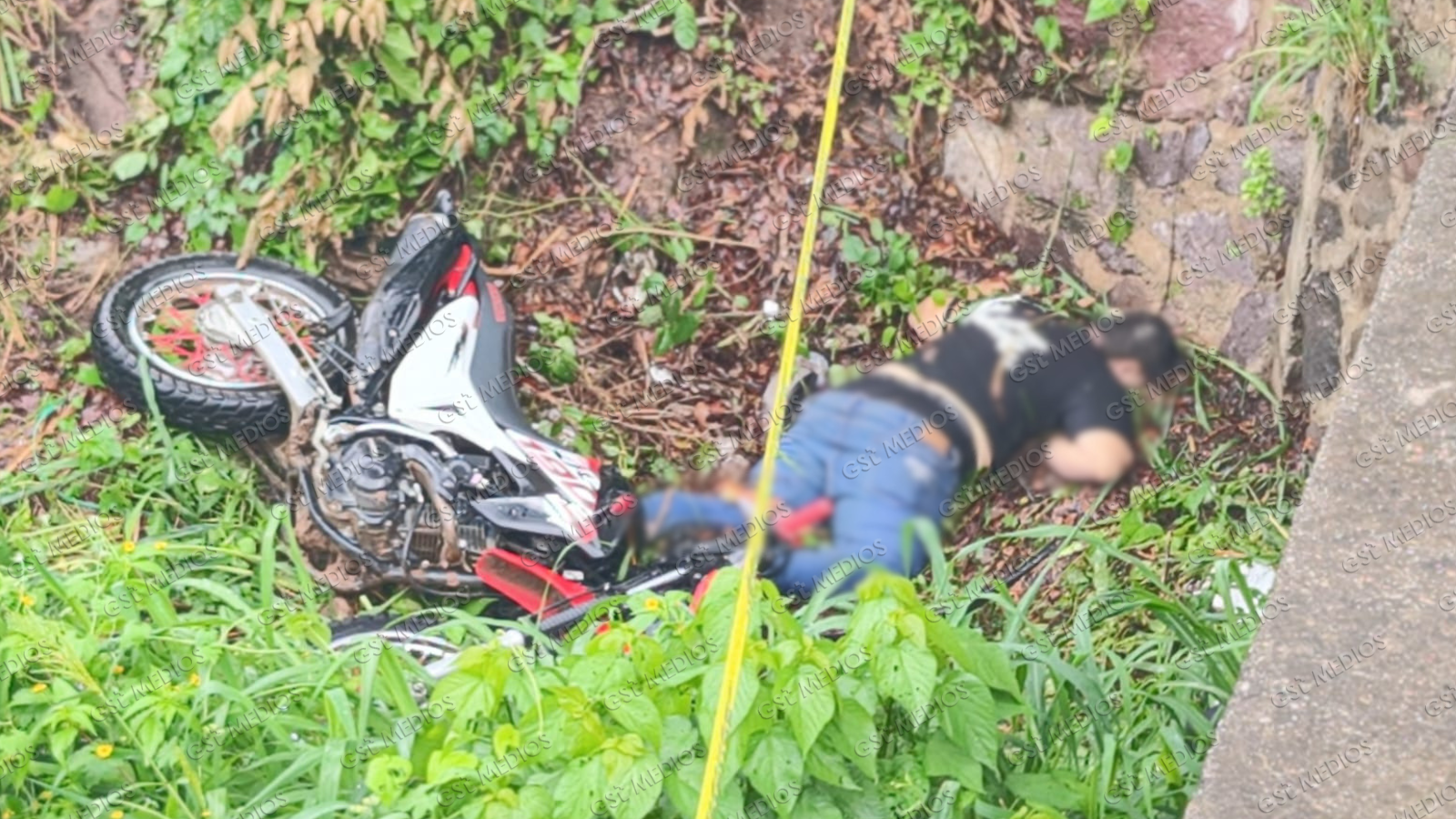 Fallece motociclista tras salirse de la vía en la carretera 544