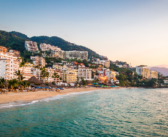 Playa del Cuale, en Puerto Vallarta, es declarada no apta para uso recreativo: Cofepris