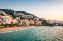 Playa del Cuale, en Puerto Vallarta, es declarada no apta para uso recreativo: Cofepris