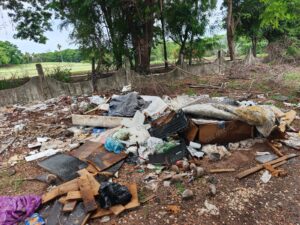Basurero clandestino crece en la zona de Vista Vallarta y agrava la contaminación