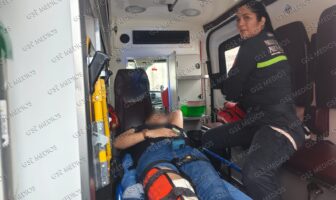 Motociclista con fractura en pierna tras choque con camioneta en Aralias II