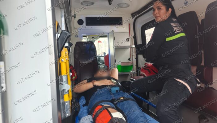 Motociclista con fractura en pierna tras choque con camioneta en Aralias II