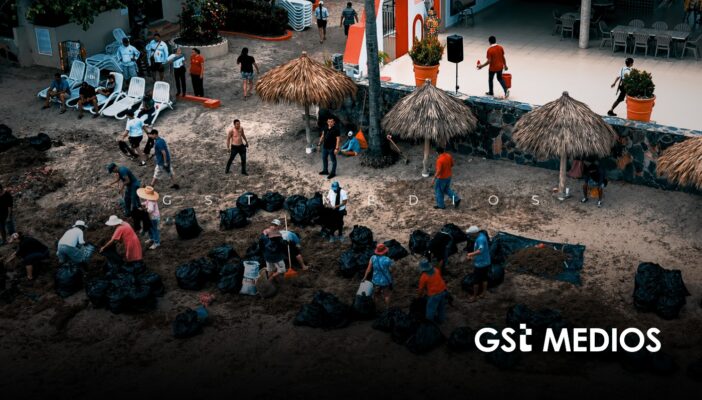 Sargazo sorprende a turistas y habitantes en playas de Guayabitos