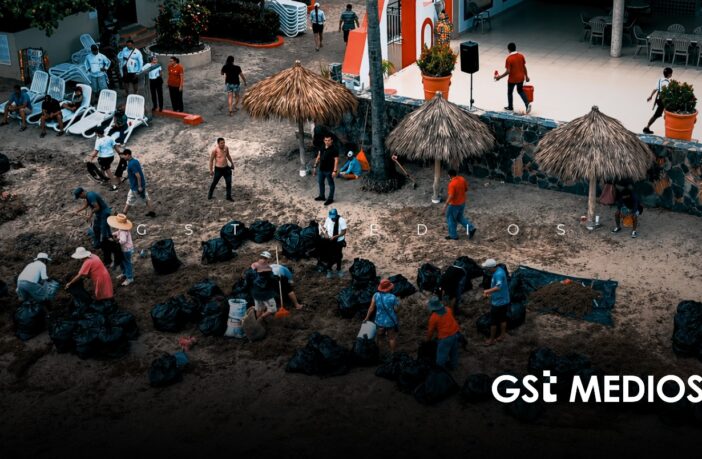 Sargazo sorprende a turistas y habitantes en playas de Guayabitos