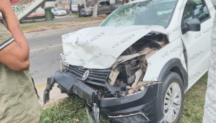 Brutal impacto entre dos vehículos a la altura del Puente de ‘Los Milagros’