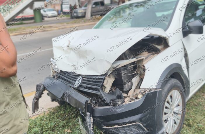 Brutal impacto entre dos vehículos a la altura del Puente de 'Los Milagros'