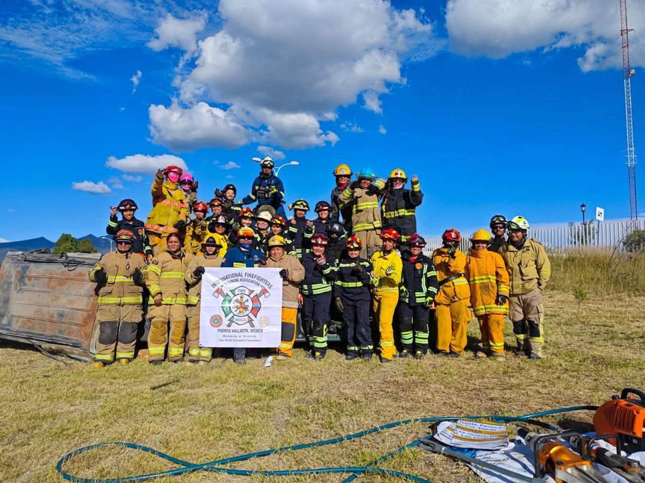 Bomberas de Puerto Vallarta se capacitan para responder mejor a emergencias