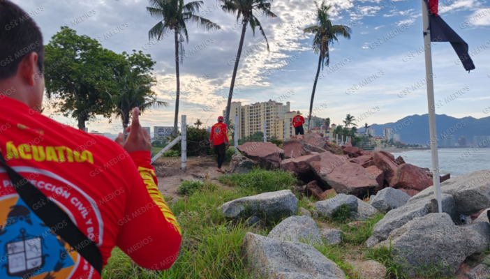 Continúa la búsqueda de canadiense desaparecido en playa de Puerto Vallarta
