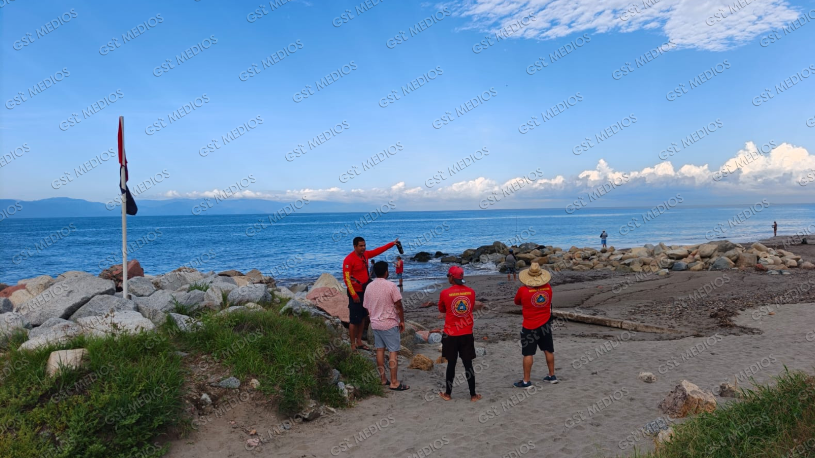 Continúa la búsqueda de canadiense desaparecido en playa de Puerto Vallarta