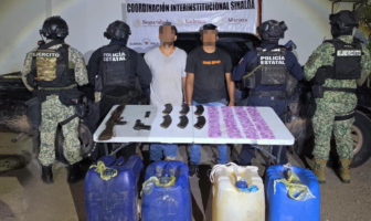 Detiene a dos en Mazatlán con un AK-47, drogas y gasolina