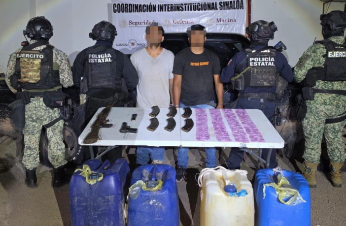 Detiene a dos en Mazatlán con un AK-47, drogas y gasolina