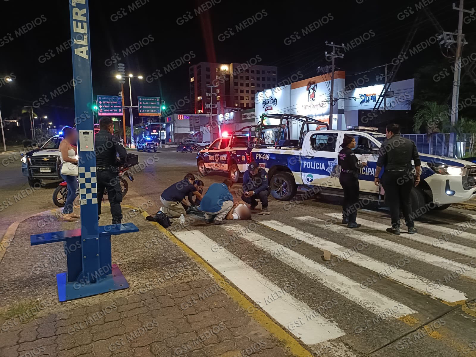 Empleada de hotel gravemente lesionada tras brutal accidente vial en Marina Vallarta