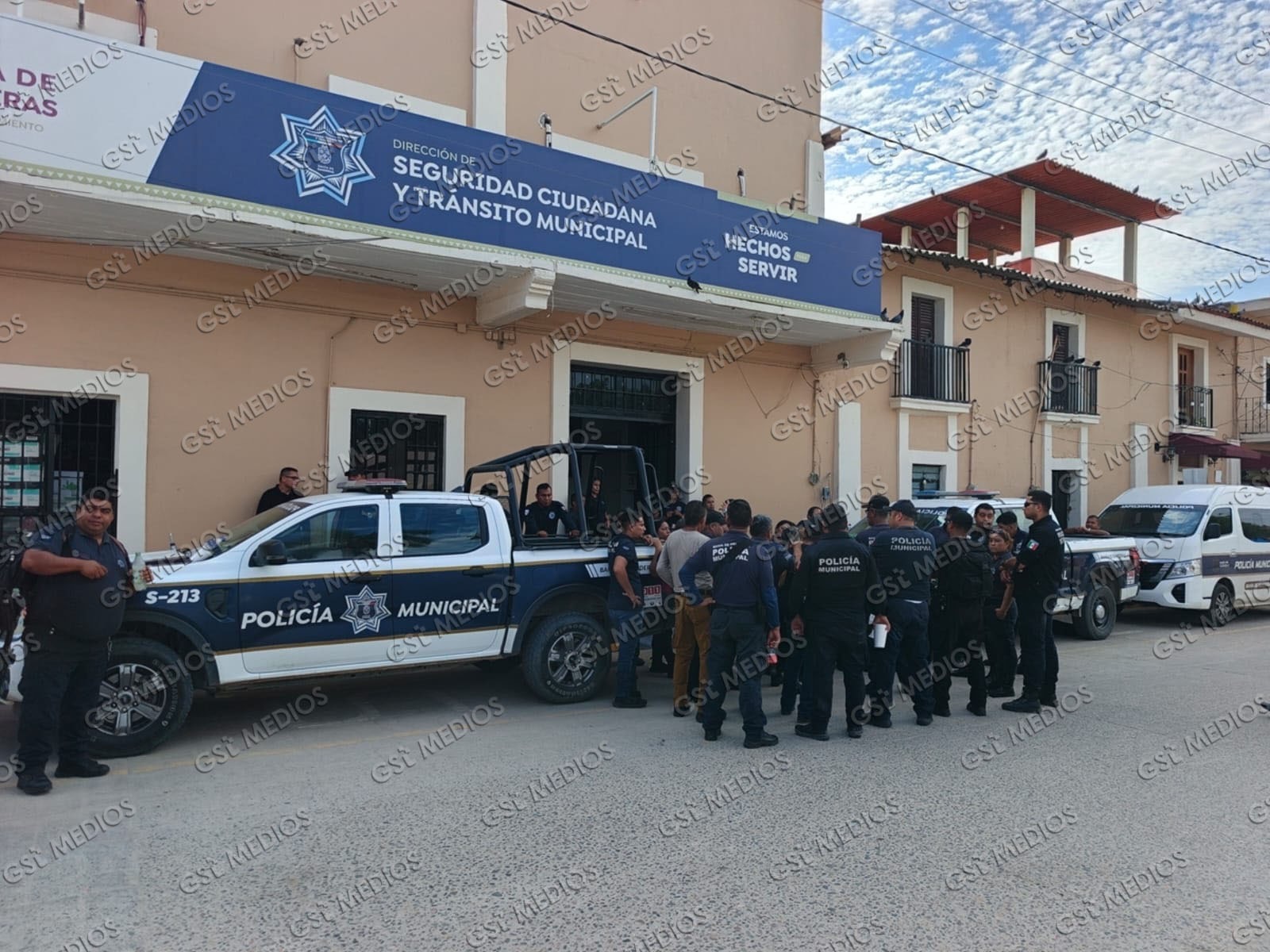 Policías de Bahía de Banderas paran labores y exigen respuestas ante detenciones