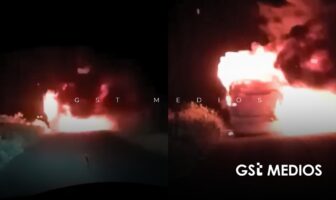 Sicarios incendia camión de pasajeros tras enfrentamiento con elementos de la GN en Guanajuato