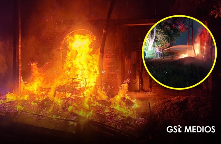 Incendio consume vivienda abandonada en Puerto Vallarta