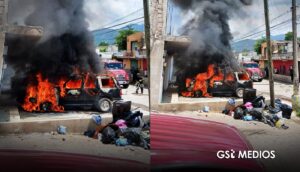 Incendio consume camioneta en pleno centro de El Pitillal