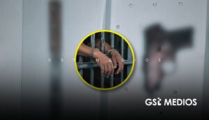 Dos hombres detenidos con armas prohibidas y quedan bajo investigación por posibles robos