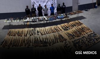 Detiene a tres personas en Nuevo León con más de 200 armas procedentes de Texas