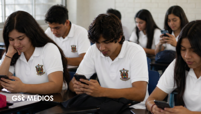 UdeG limita celulares en preparatorias de Jalisco; habrá una hora diaria sin teléfono