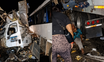 Accidente entre tráiler y autobús que regresaba de evento de Sheinbaum deja 4 muertos y 20 lesionados