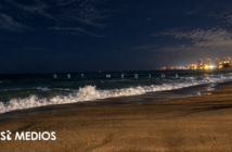 Dos mujeres ingresan al mar en Playa de Oro y solo una logra salir