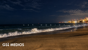 Dos mujeres ingresan al mar en Playa de Oro y solo una logra salir