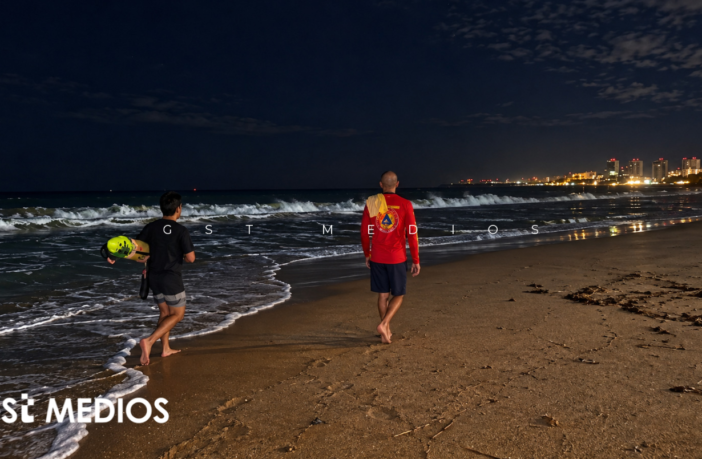 Gemelas ingresan al mar en Playa de Oro pese a advertencias; una está desaparecida