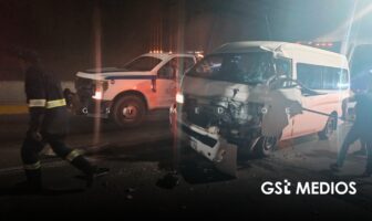 Accidente en el túnel grande de Vallarta deja a un conductor prensado