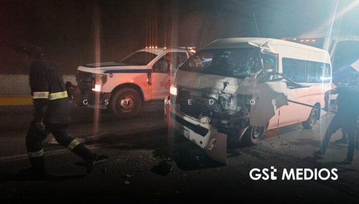 Accidente en el túnel grande de Vallarta deja a un conductor prensado