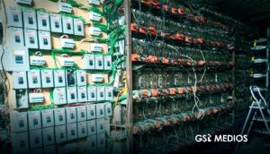 Desmantelan granja clandestina de criptomonedas en Puebla